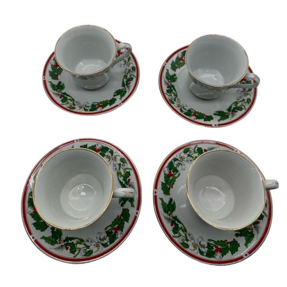 Lynn's China Saint Maria Set of 4 Cups & Saucers Christmas Holiday Berries.
